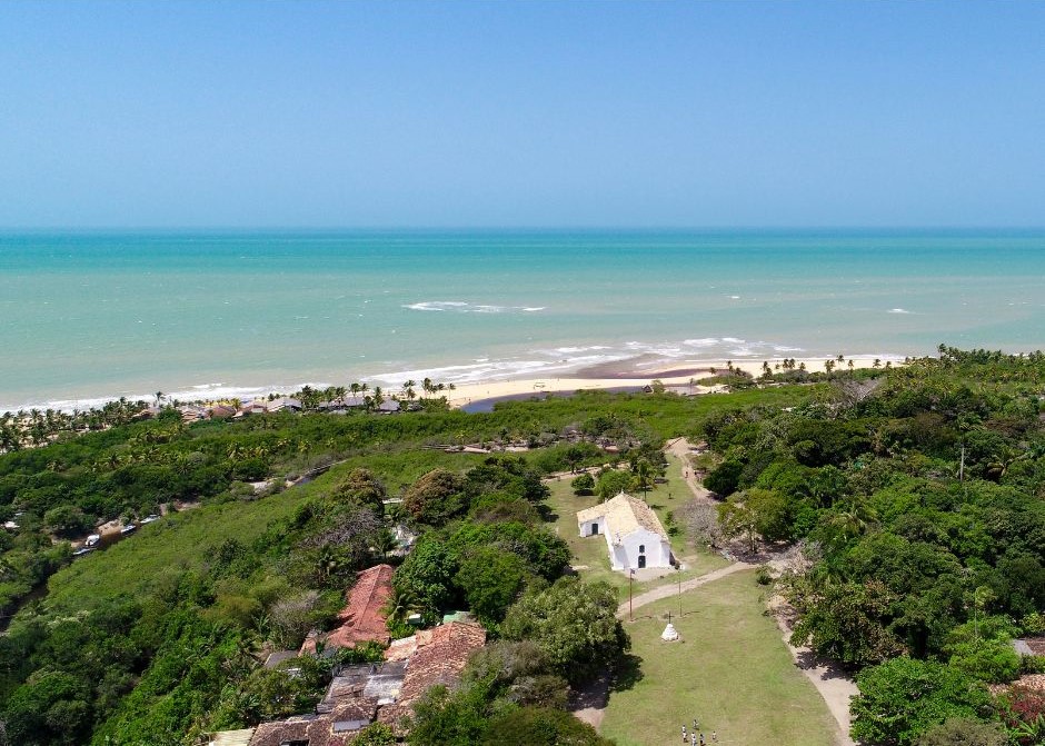 trancoso com a igreja e o mar ao fundo, Porto Seguro, Bahia