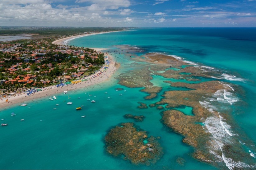 vista aérea da praia de muro alto, pernambuco