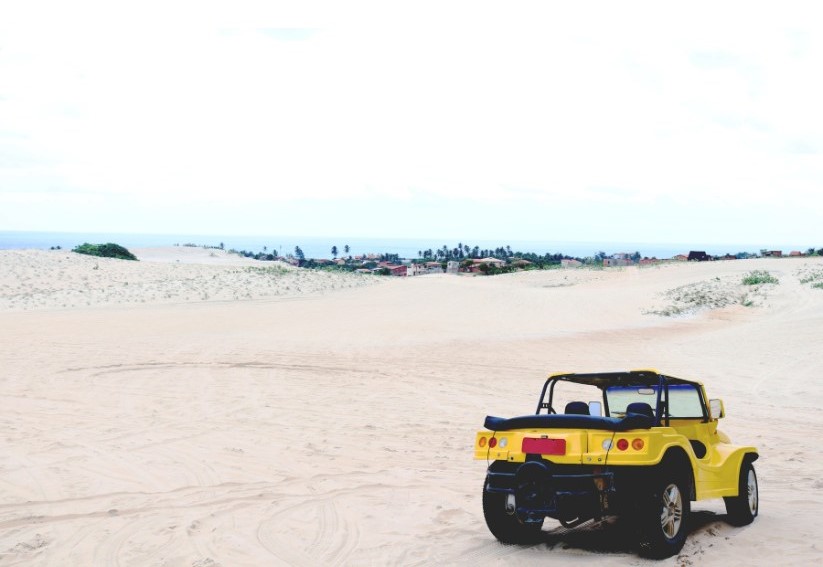 buggy estacionado na areia