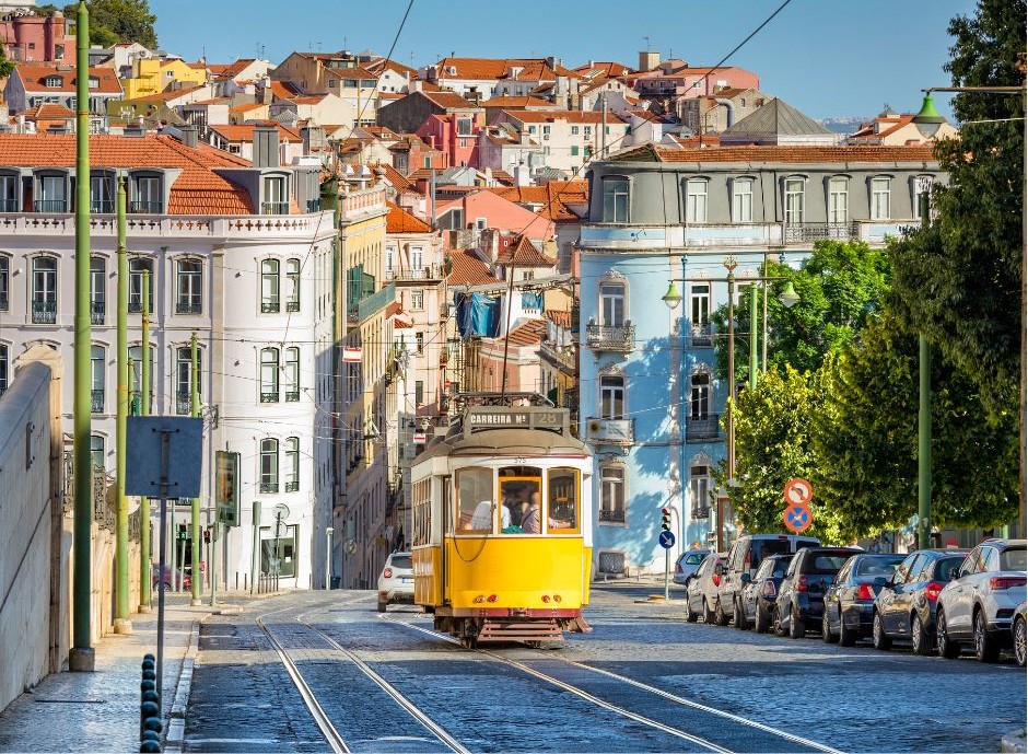 bonde amarelo 28 nas ruas de Lisboa
